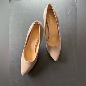 Classic Nude Pumps, size 10